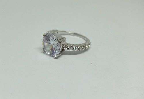 R1 START !! AN EXCEPTIONALLY GORGEOUS SOLID STERLING SILVER ENGAGEMENT RING SET WITH FACETED STONES