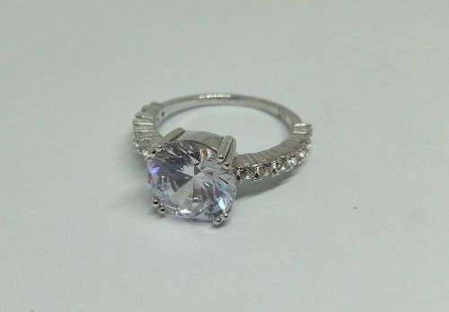 R1 START !! AN EXCEPTIONALLY GORGEOUS SOLID STERLING SILVER ENGAGEMENT RING SET WITH FACETED STONES