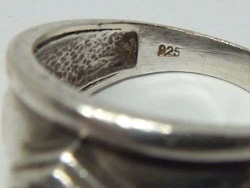 R1 START !! A SUPERB QUALITY SOLID STERLING SILVER RING SET WITH A SINGLE FACETED CLEAR STONE !! WOW