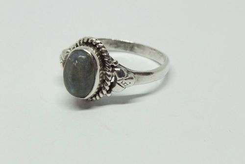 R1 START !! A LOVELY VINTAGE LOOK SOLID STERLING SILVER RING SET WITH A CABOCHON GEMSTONE !! WOW !!
