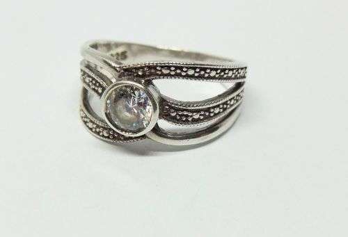 R1 START !! A STUNNING SOLID STERLING SILVER RING SET WITH A FACETED CLEAR STONE !! FREE COMBINING !