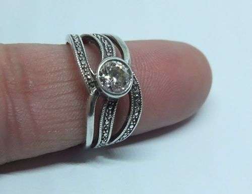 R1 START !! A STUNNING SOLID STERLING SILVER RING SET WITH A FACETED CLEAR STONE !! FREE COMBINING !
