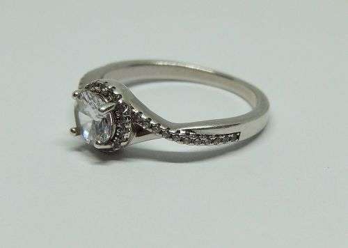 R1 START !! An elegant solid Sterling Silver ring set with faceted clear CZ stones !! FREE COMBINING