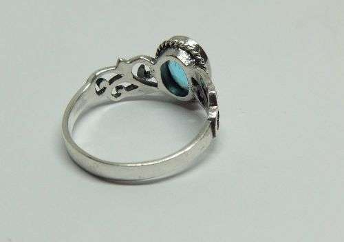 WOW ! A STUNNING SOLID STERLING SILVER RING SET WITH A FACETED LIGHT BLUE STONE !! LOTS OF CURVES !!