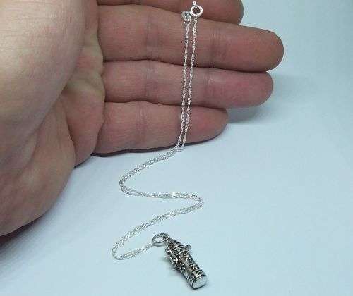 R1 START !! A 40 CM STERLING SILVER NECKLACE & STERLING SILVER SCROLL HOLDER PENDANT -FREE COMBINING