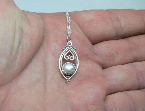 R1 START !! A 40 CM STERLING SILVER NECKLACE & STERLING SILVER `MABE PEARL` PENDANT - FREE COMBINING