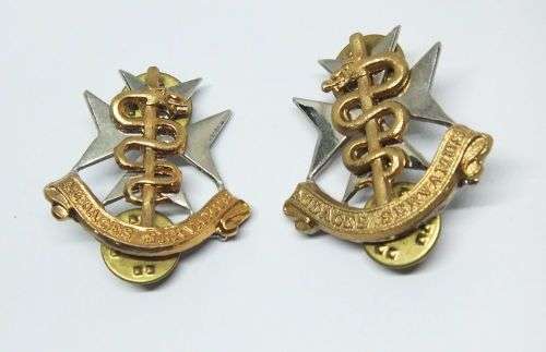 R1 START !!  A PAIR OF VINTAGE SANDF BADGES - MILITARY HEALTH SERVICES !! FREE COMBINING !!