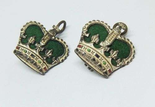 R1 START !! A PAIR OF VINTAGE SANDF BADGES - KINGS CROWN !! FREE COMBINING !!