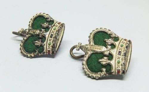 R1 START !! A PAIR OF VINTAGE SANDF BADGES - KINGS CROWN !! FREE COMBINING !!