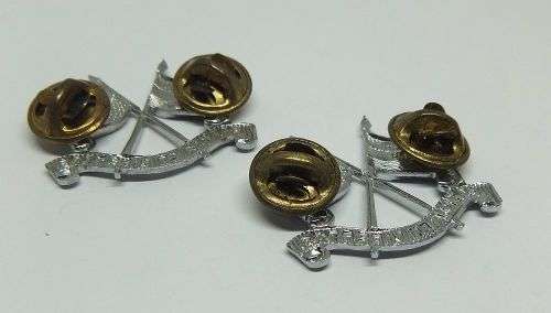 R1 START !! A PAIR OF VINTAGE SANDF BADGES - IMPERIAL LIGHT HORSE !! FREE COMBINING !!