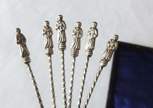 A lovely set of 6 hallmarked sterling silver Apostle spoons in original case