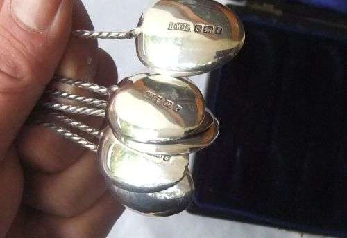 A lovely set of 6 hallmarked sterling silver Apostle spoons in original case