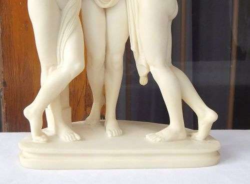 WOW !! A CHARMING VINTAGE ITALIAN MADE RESIN STATUE OF THREE GRECIAN MAIDENS IN GOOD CONDITION !!