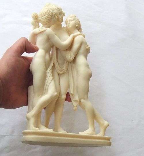 WOW !! A CHARMING VINTAGE ITALIAN MADE RESIN STATUE OF THREE GRECIAN MAIDENS IN GOOD CONDITION !!