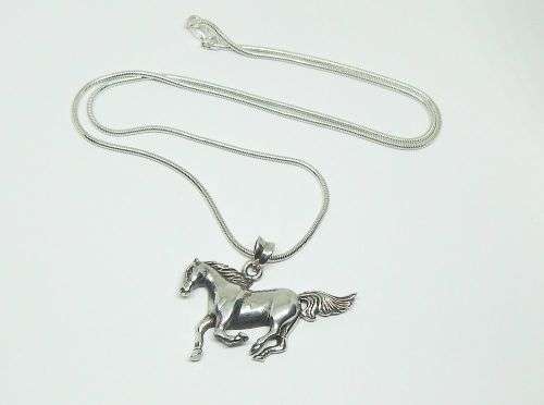 R1 START !! A HIGH QUALITY SNAKE STYLE STERLING SILVER NECKLACE AND DETAILED 925 HORSE PENDANT !!