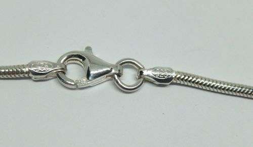 R1 START !! A HIGH QUALITY SNAKE STYLE STERLING SILVER NECKLACE AND DETAILED 925 HORSE PENDANT !!