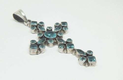 R1 START !! A HUGE SOLID STERLING SILVER CROSS PENDANT SET WITH FACETED BLUE STONES !! AWESOME !!