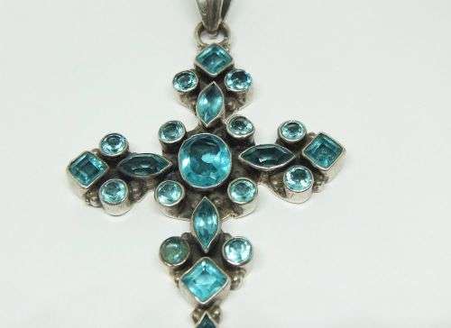 R1 START !! A HUGE SOLID STERLING SILVER CROSS PENDANT SET WITH FACETED BLUE STONES !! AWESOME !!