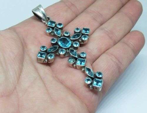 R1 START !! A HUGE SOLID STERLING SILVER CROSS PENDANT SET WITH FACETED BLUE STONES !! AWESOME !!