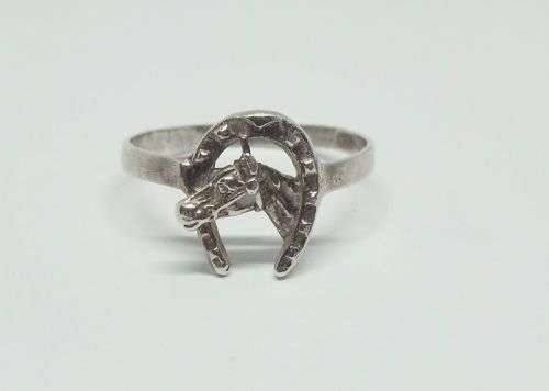 R1 START !! A RARELY SEEN SOLID STERLING SILVER LUCKY HORSESHOE RING !! FREE COMBINING !!