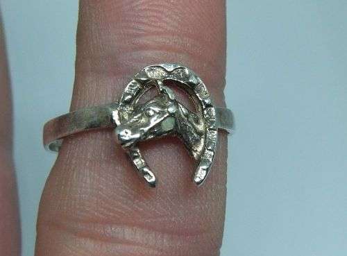 R1 START !! A RARELY SEEN SOLID STERLING SILVER LUCKY HORSESHOE RING !! FREE COMBINING !!