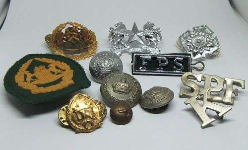 R1 START !! A JOBLOT OF VINTAGE MILITARY & PRISON SERVICES BADGES !! BID FOR THE LOT !!