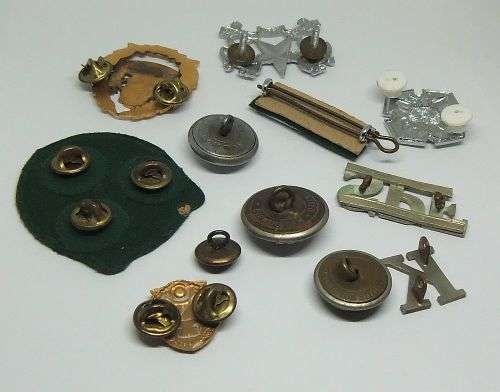 R1 START !! A JOBLOT OF VINTAGE MILITARY & PRISON SERVICES BADGES !! BID FOR THE LOT !!