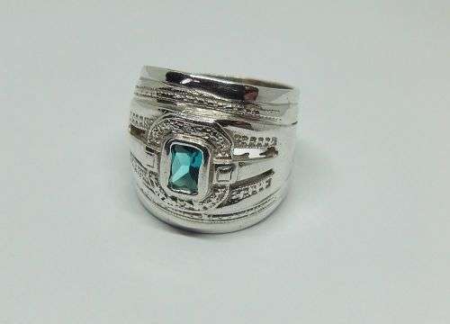 AN EXCEPTIONAL WIDE SOLID STERLING SILVER RING SET WITH A FACETED BLUE STONE IN GREAT CONDITION !!