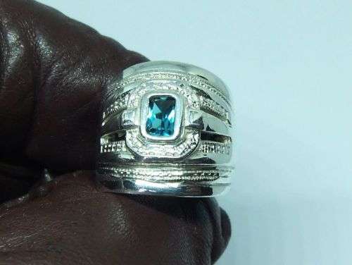 AN EXCEPTIONAL WIDE SOLID STERLING SILVER RING SET WITH A FACETED BLUE STONE IN GREAT CONDITION !!