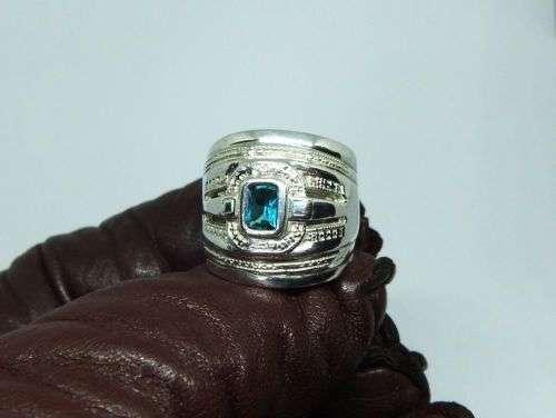 AN EXCEPTIONAL WIDE SOLID STERLING SILVER RING SET WITH A FACETED BLUE STONE IN GREAT CONDITION !!