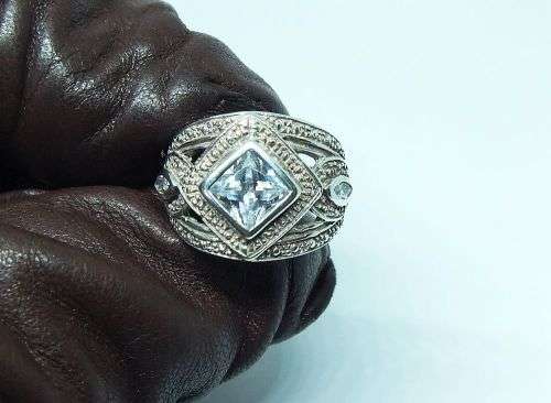 WOW !! A CLASSY SOLID STERLING SILVER RING SET WITH FACETED CLEAR STONES IN GREAT CONDITION !!