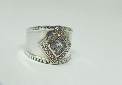 WOW !! AN AWESOME QUALITY SOLID STERLING SILVER RING SET WITH FACETED CZ STONES !! FREE COMBINING !!