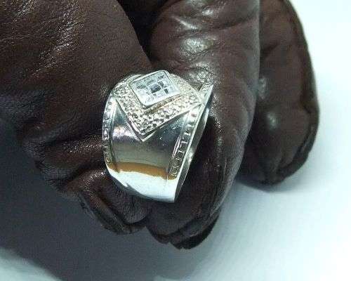 WOW !! AN AWESOME QUALITY SOLID STERLING SILVER RING SET WITH FACETED CZ STONES !! FREE COMBINING !!