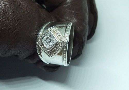 WOW !! AN AWESOME QUALITY SOLID STERLING SILVER RING SET WITH FACETED CZ STONES !! FREE COMBINING !!