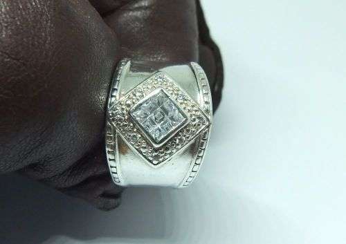WOW !! AN AWESOME QUALITY SOLID STERLING SILVER RING SET WITH FACETED CZ STONES !! FREE COMBINING !!
