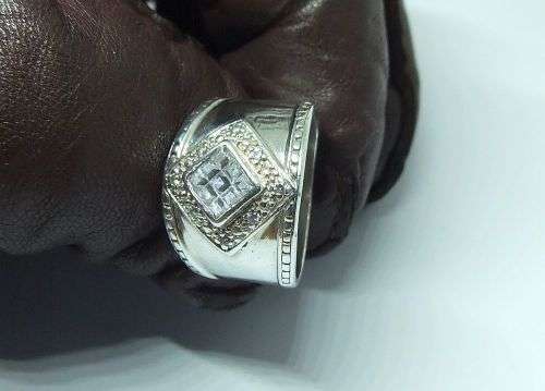 WOW !! AN AWESOME QUALITY SOLID STERLING SILVER RING SET WITH FACETED CZ STONES !! FREE COMBINING !!