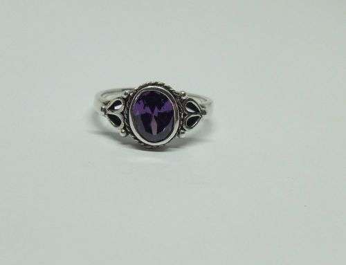 WOW !! A DELIGHTFUL SOLID STERLING SILVER RING SET WITH A FACETED PURPLE STONE !! SUCH A BEAUTY !!