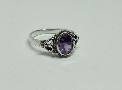 WOW !! A DELIGHTFUL SOLID STERLING SILVER RING SET WITH A FACETED PURPLE STONE !! SUCH A BEAUTY !!