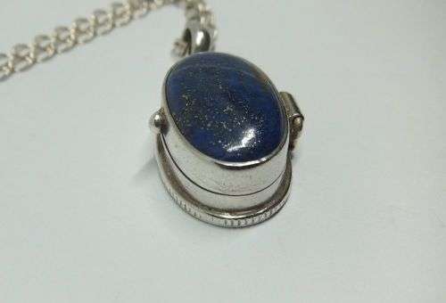 A TOTALLY AWESOME CABOCHON LAPIS LAZULI SET STERLING SILVER LOCKET WITH STERLING SILVER CHAIN !! WOW