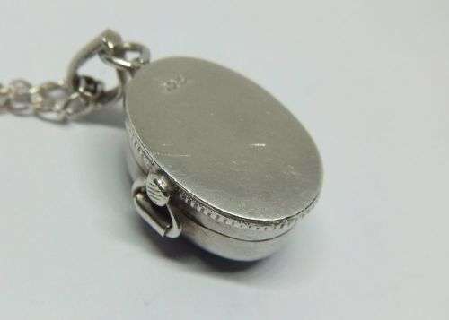 A TOTALLY AWESOME CABOCHON LAPIS LAZULI SET STERLING SILVER LOCKET WITH STERLING SILVER CHAIN !! WOW