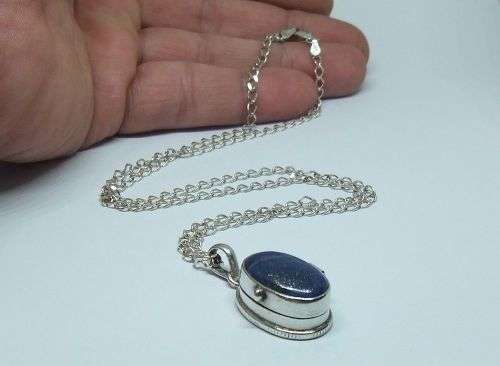 A TOTALLY AWESOME CABOCHON LAPIS LAZULI SET STERLING SILVER LOCKET WITH STERLING SILVER CHAIN !! WOW