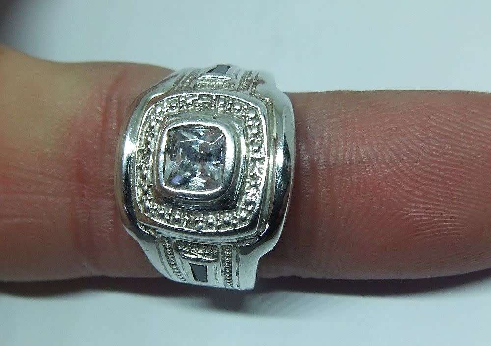 R1 START !! AN AWESOME QUALITY SOLID STERLING SILVER RING SET WITH FACETED STONES !! FREE COMBINING