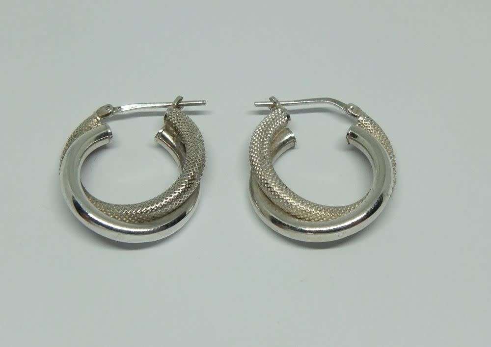 R1 START !! A CLASSY PAIR OF HINGED STERLING SILVER EARRINGS IN GREAT CONDITION !! FREE COMBINING !!