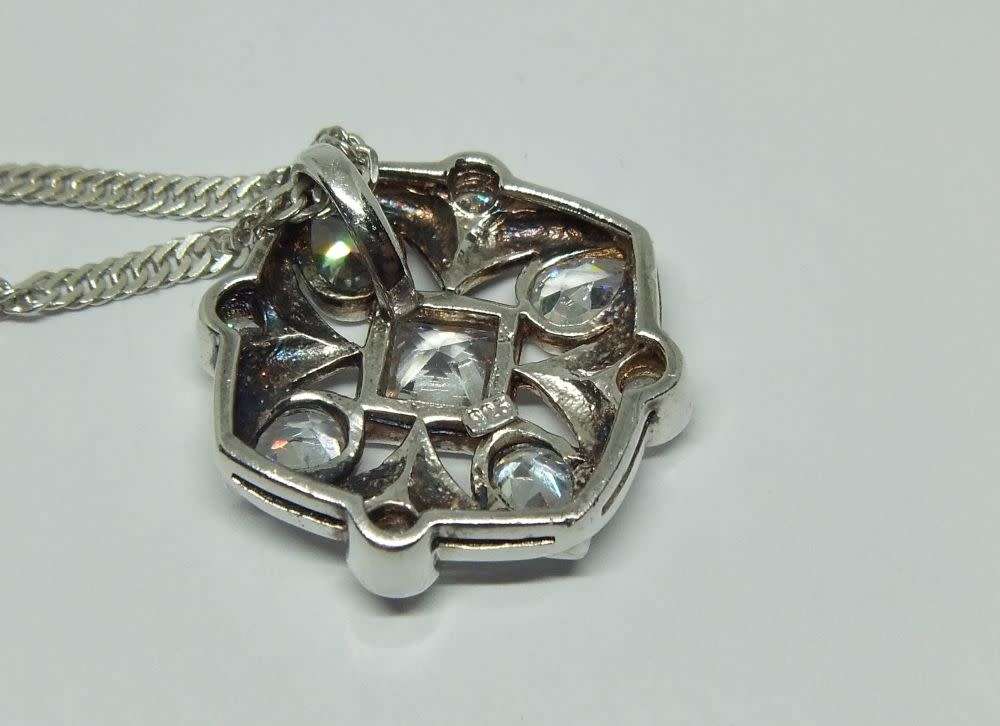 R1 START !! A BEAUTIFUL FACETED CZ SET SOLID STERLING SILVER PENDANT & A STERLING SILVER NECKLACE !!