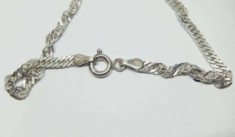 R1 START !! A BEAUTIFUL FACETED CZ SET SOLID STERLING SILVER PENDANT & A STERLING SILVER NECKLACE !!