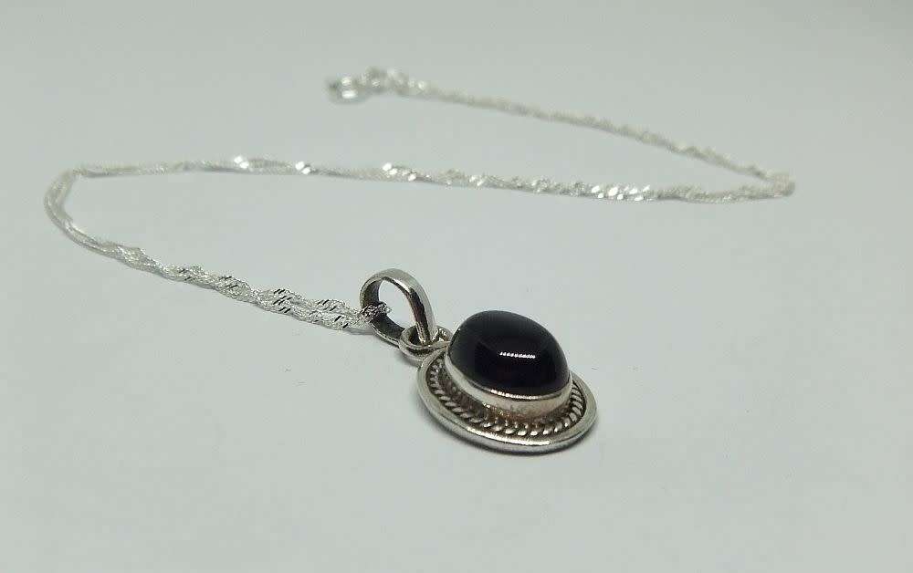 R1 START !! A 40 CM STERLING SILVER NECKLACE & STERLING SILVER CABOCHON GENUINE ONYX PENDANT !! WOW