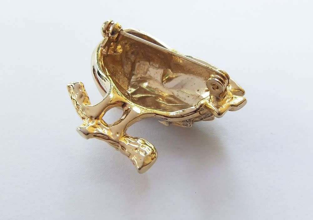 A STUNNING VINTAGE OWL MOTIF BROOCH SET WITH LOTS OF SHINY FACETED STONES !! MUST SEE !!