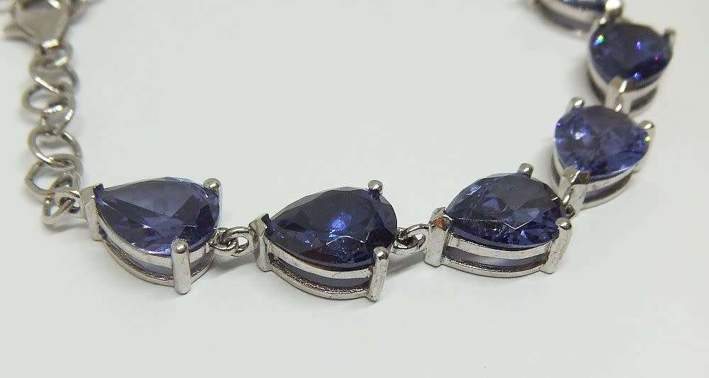 A MAGNIFICENT DESIGNER STERLING SILVER BRACELET SET WITH FACETED BLUEISH PEAR SHAPED STONES !! WOW !