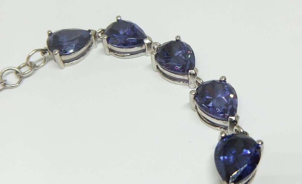 A MAGNIFICENT DESIGNER STERLING SILVER BRACELET SET WITH FACETED BLUEISH PEAR SHAPED STONES !! WOW !
