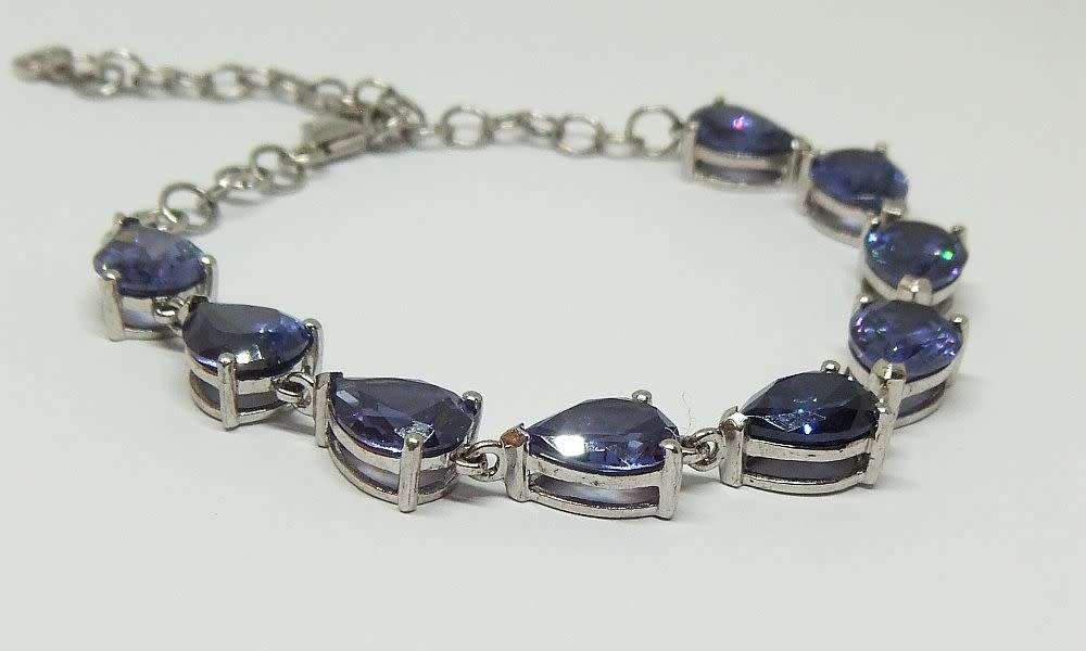 A MAGNIFICENT DESIGNER STERLING SILVER BRACELET SET WITH FACETED BLUEISH PEAR SHAPED STONES !! WOW !